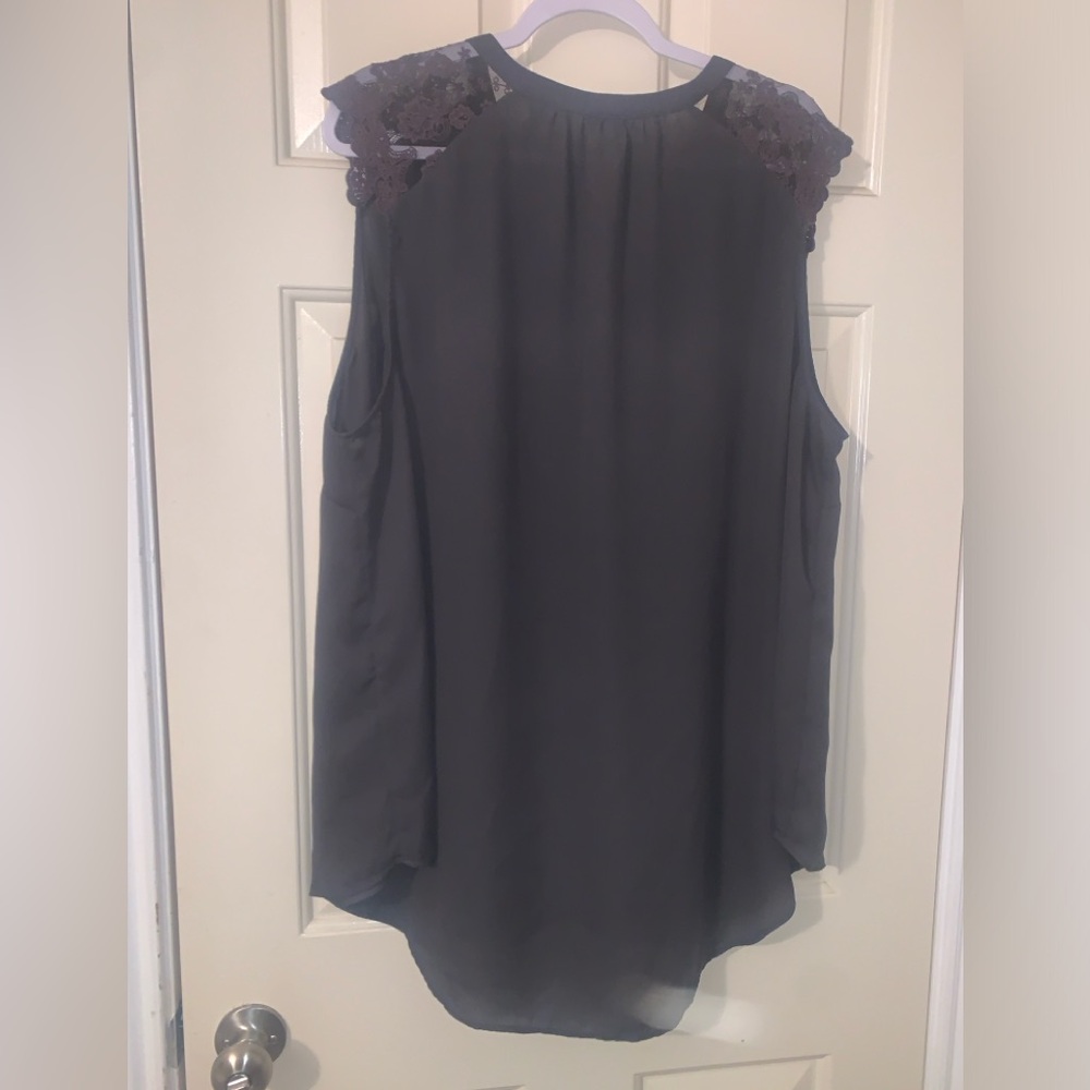 Torrid blouse grey with lace detail - Picture 3 of 3